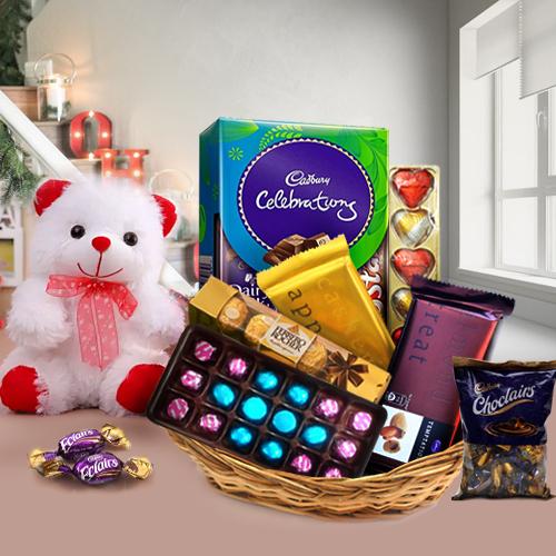 Buy Cadbury Celebrations Treasure Basket Gift Pack Online at Best Price of  Rs 249.99 - bigbasket